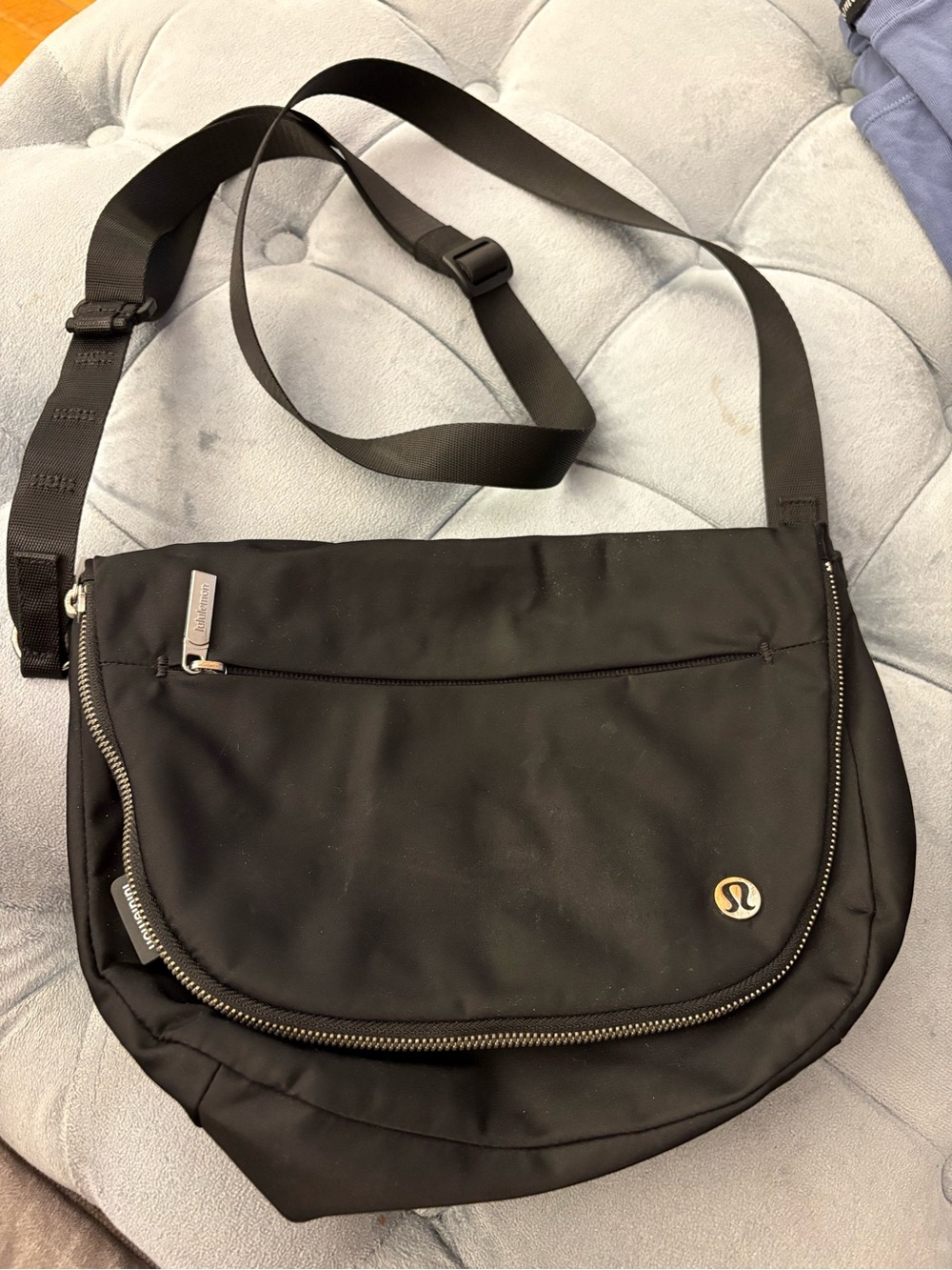 Lululemon Black Crossbody Shoulder Bag Adjustable Strap Zip Pockets